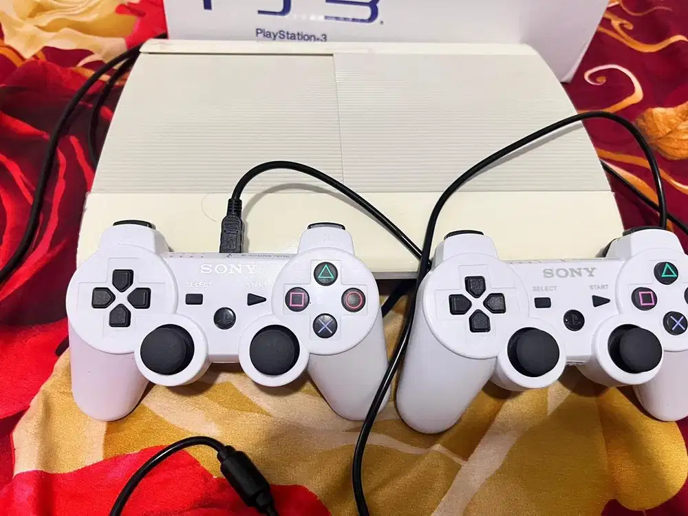 PS 3 superslim 1 tb, 2 stik wireless