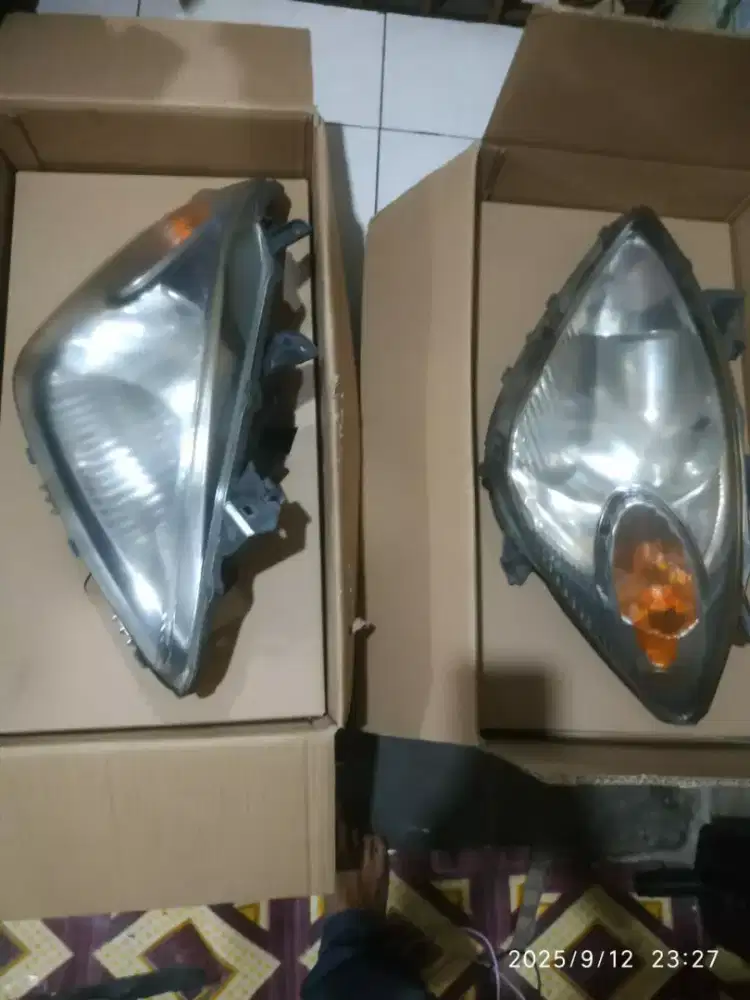 Lampu depan Avanza Xenia
