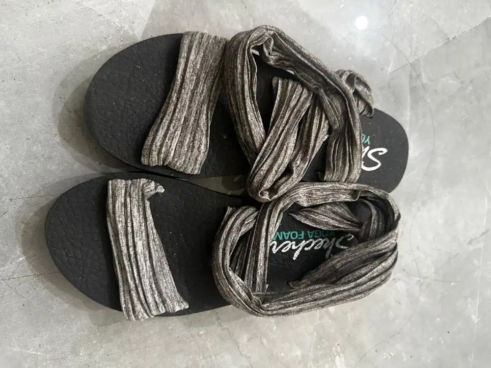 Sandal ikat sketchers