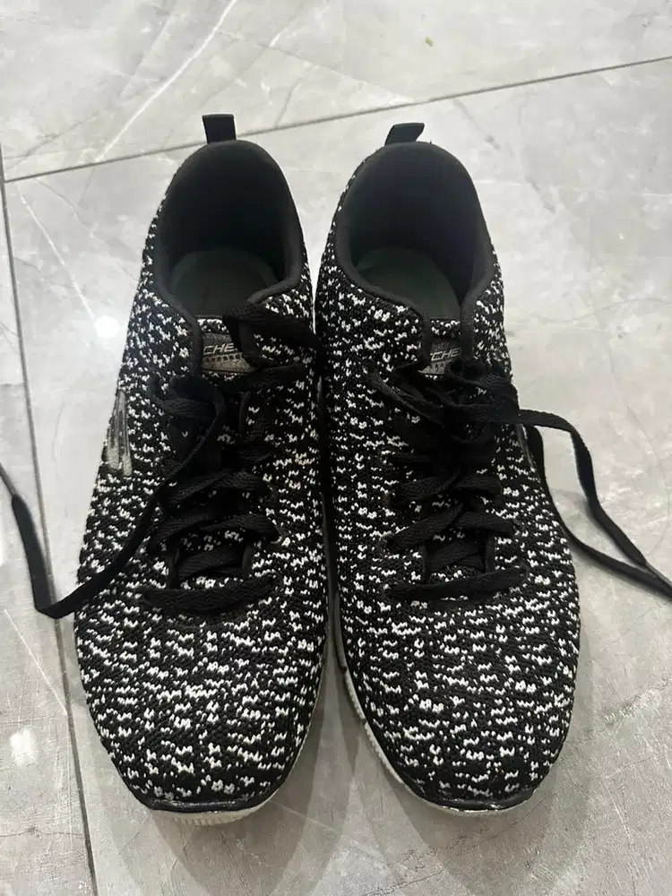 Sketchers sports shoes