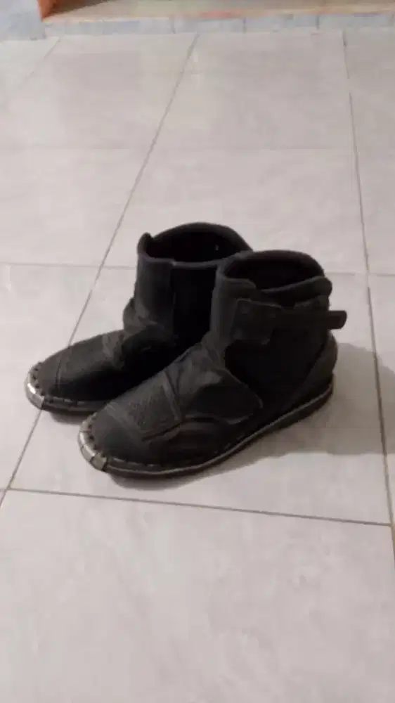 Sepatu touring dan cross adventure