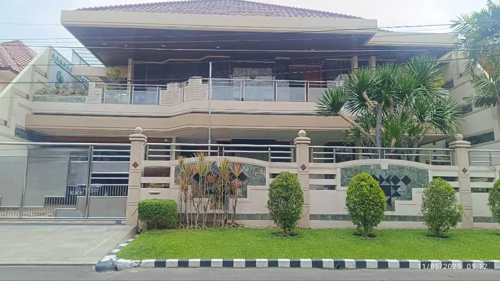 Rumah 2 Lantai Mewah Margorejo Desain Klasik Full Marmer dan Jati