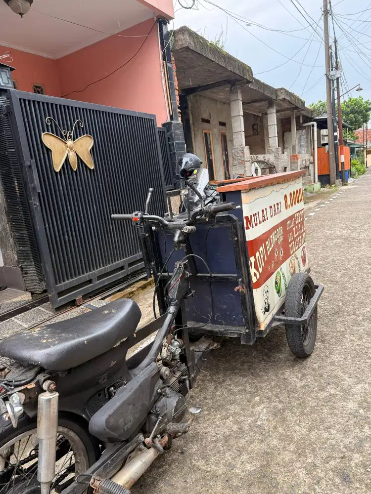Gerobak motor jualan keliling
