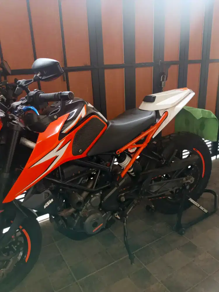 KTM Duke 250 Tahun 2017 ABS Ban Baru Surat Lengkap Mulus Terawat
