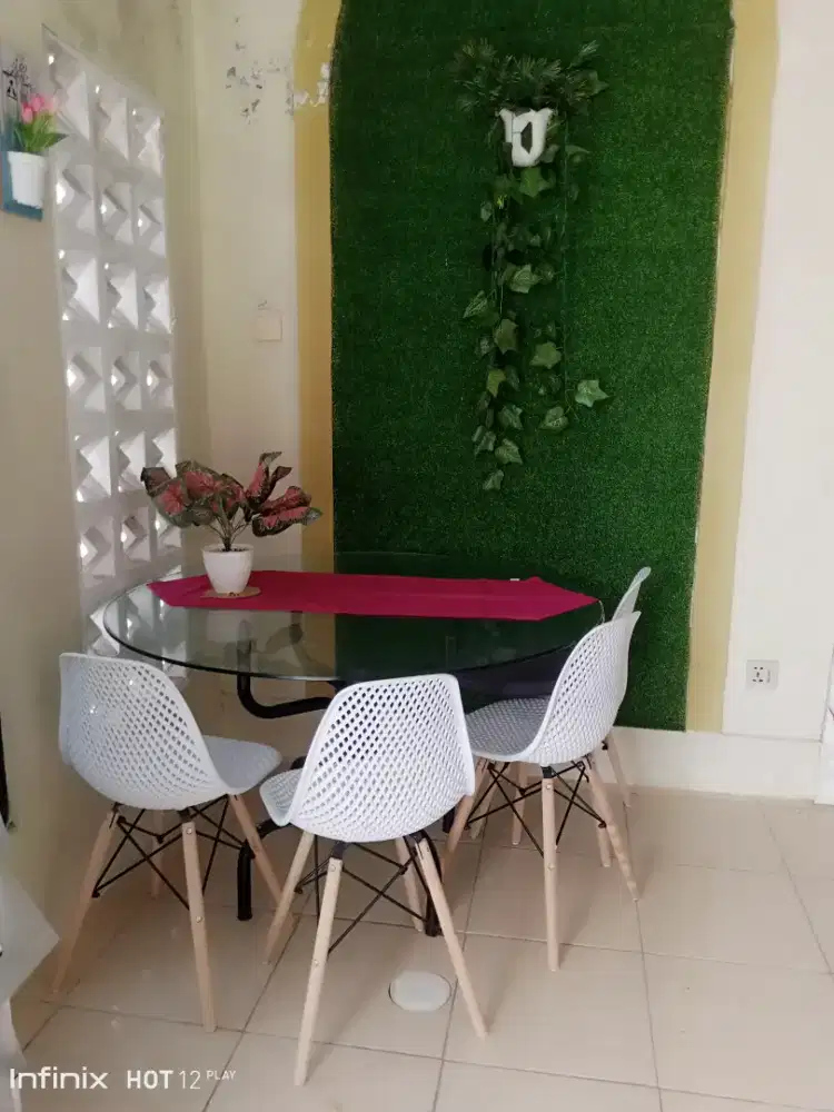 Jual murah meja makan kaca plus 4 kursi