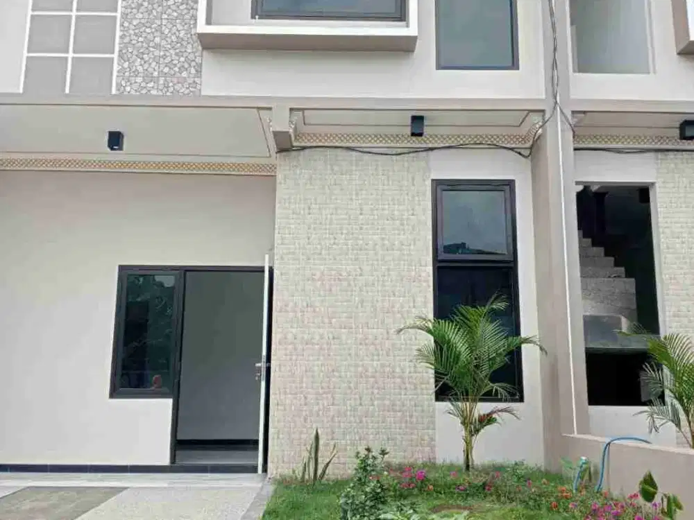 rumah mewah 2 lantai  angsuran 1 juta an  dibelakang RSUD RA basoeni   gedek Mojokerto