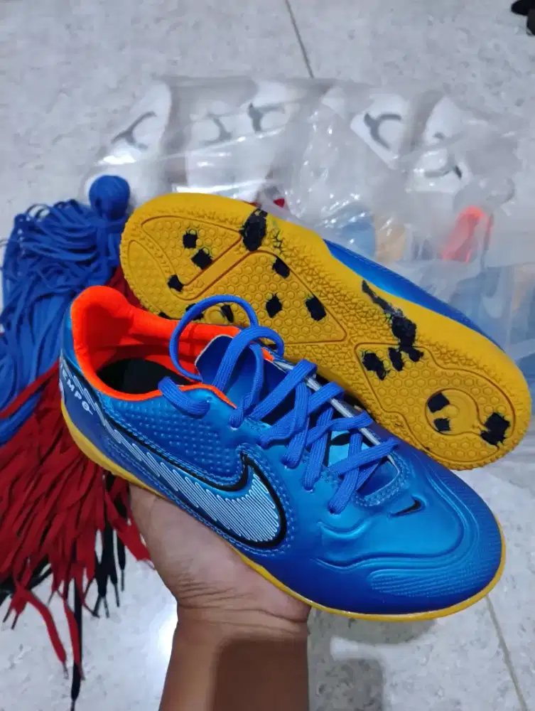 Sepatu Bola dan Futsal anak anak