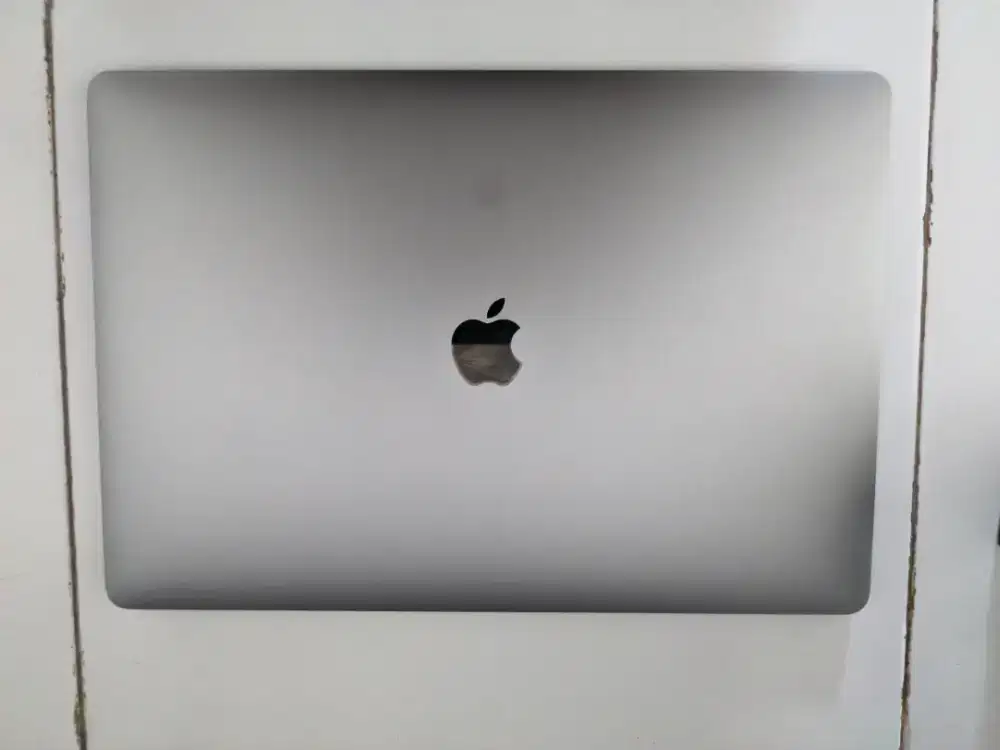 Macbook Pro 2019 15 inch i9 ram 32GB internal 1TB