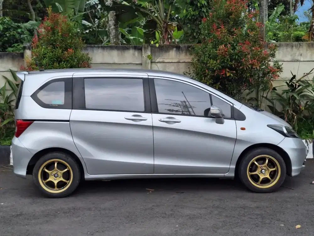 Velg advan rg1 r16 lebar 7 et 40