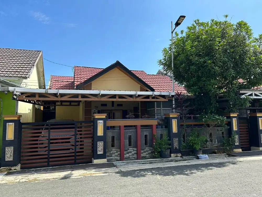 Dijual rumah beserta isi nya