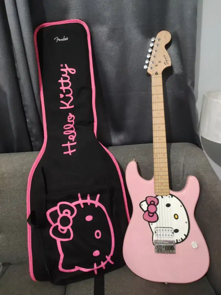 Squier Hello Kitty (Collector item) by fender bukan gibson musicman