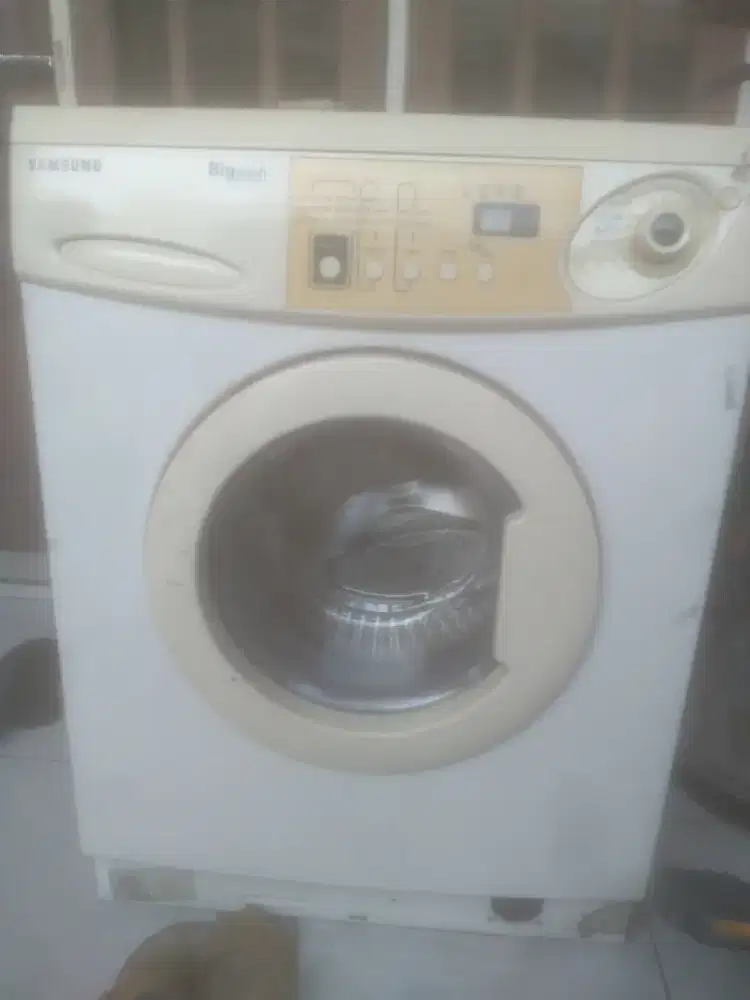 Mesin cuci front loading