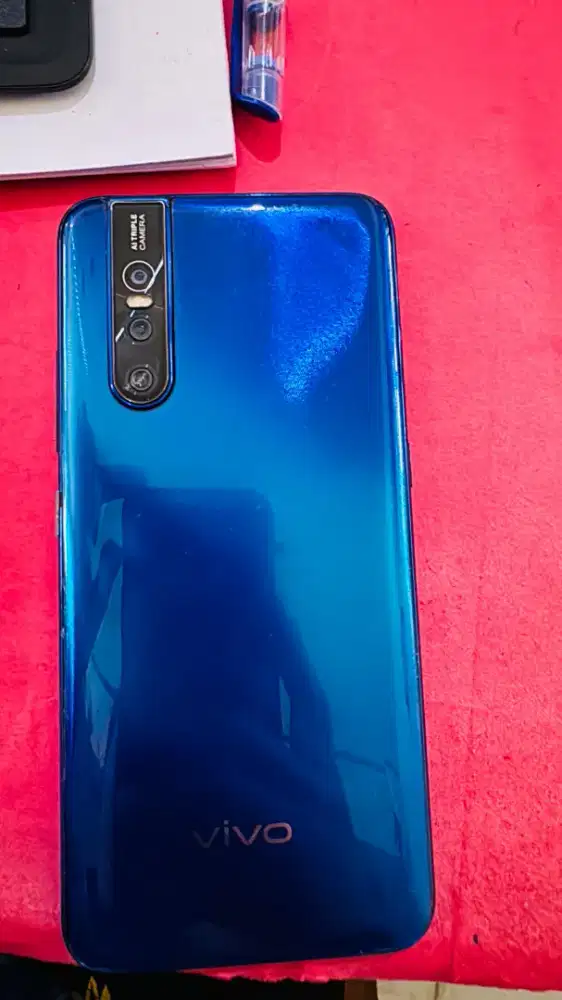 V15 pro ram 6 rom 128