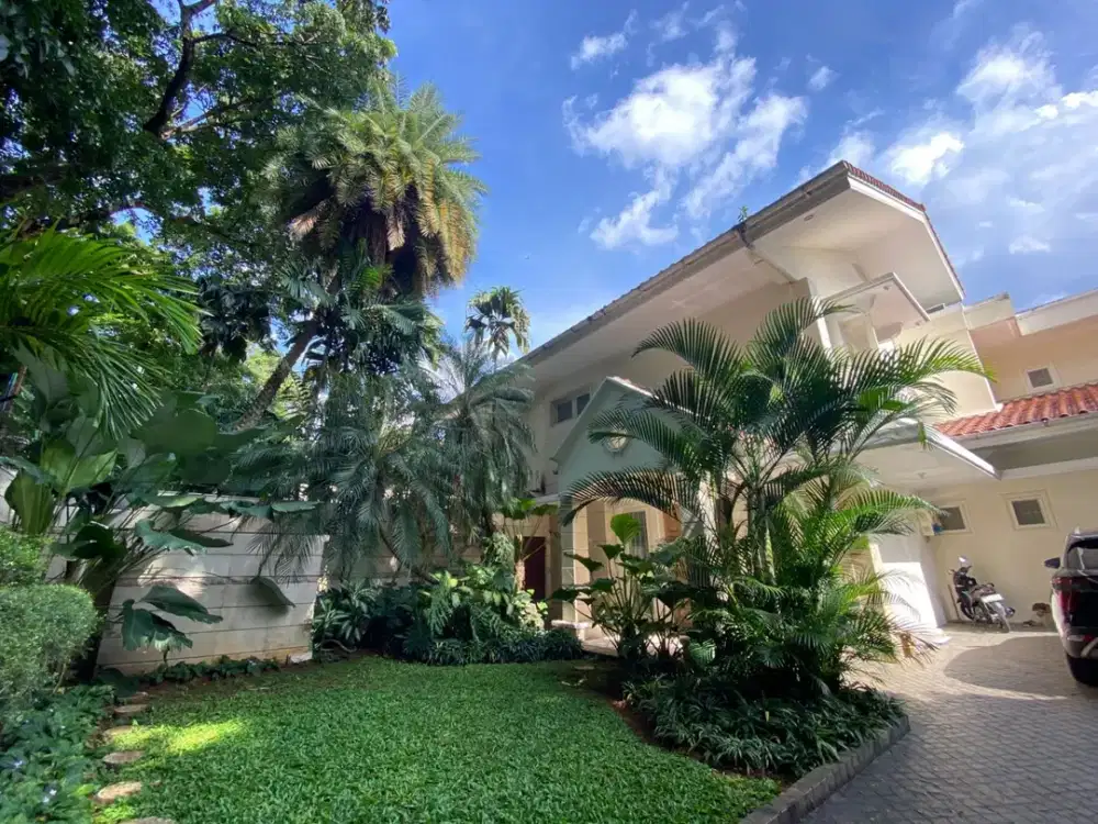 Disewakan Cepat Rumah 4 BR Luas 1000m2 Private Pool Strategis Unit Jakarta Selatan