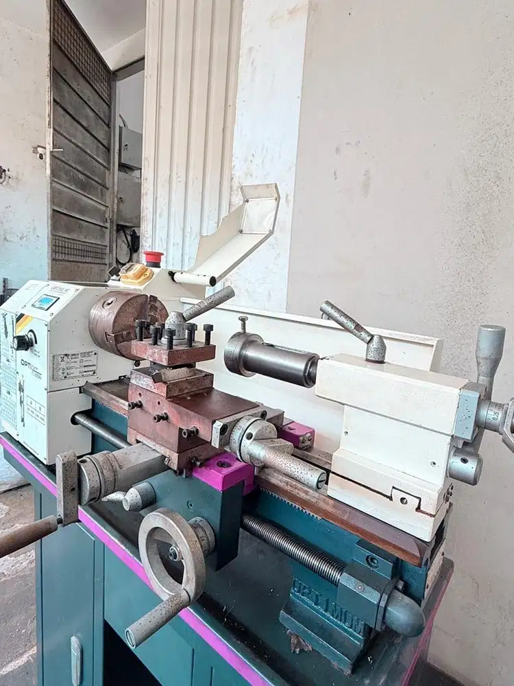 Loker helper merangkap kurir untuk workshop bubut