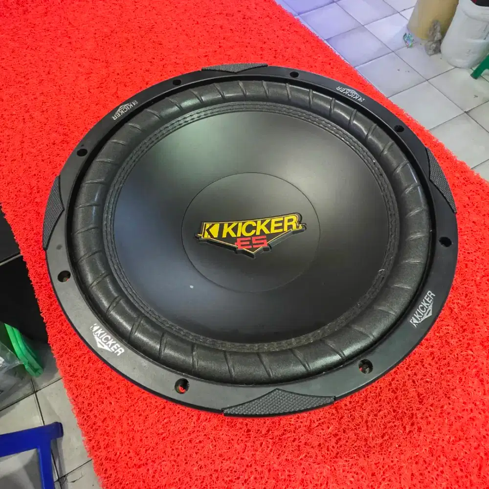 Subwoofer KICKER ES 124 05ES124 Subwoofer KICKER 12 in