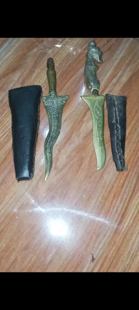 Keris tua 2 buah