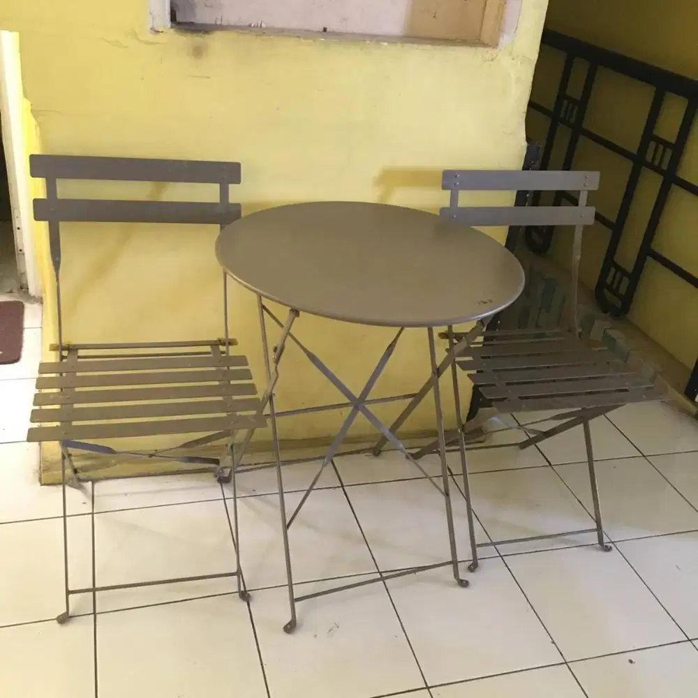 Dijual satu set meja teras vila nusa indah 2 jati asih bojong kulur