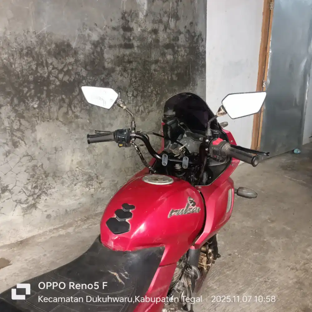 Di jual bajaj pulsar 220: CC taun 2012 plat g pajek hidup