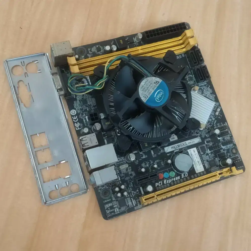 Biostar H61 + Intel Core i5-2400