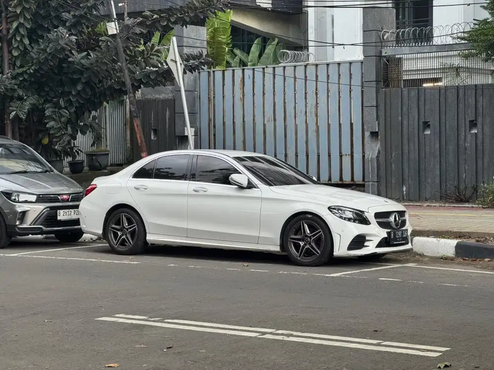 Mercedes-Benz C200 2021 Bensin