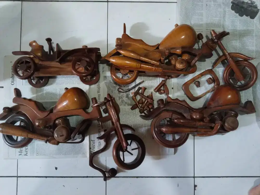 4 pcs miniatur harley Davidson dan mobil antik