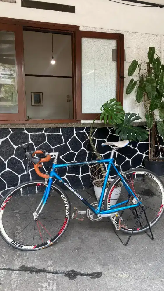 sepeda balap Giant CADEX CFR 4