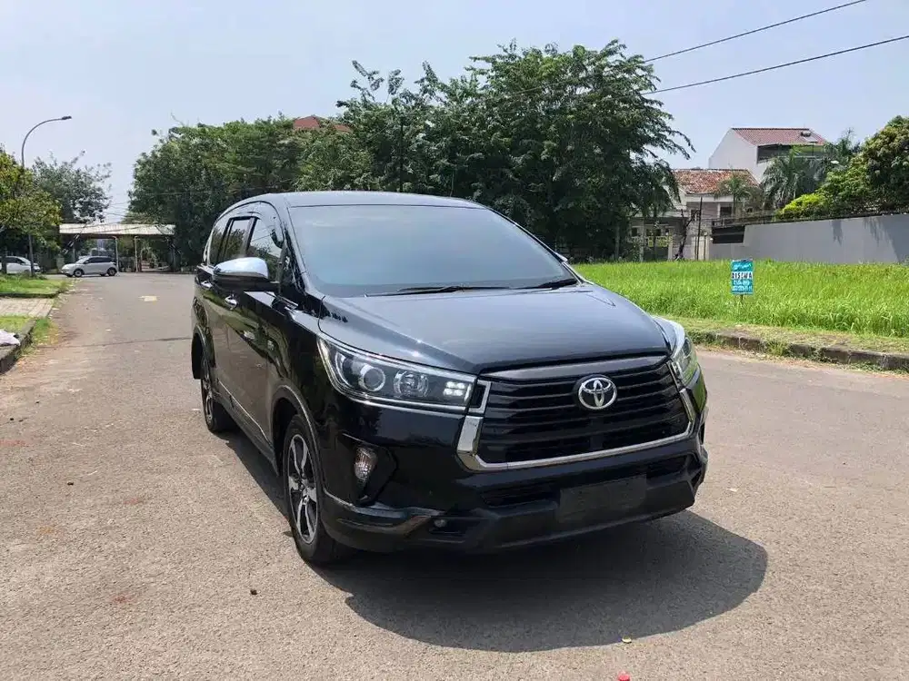 Toyota Innova Venturer 2.0 Bensin 2022