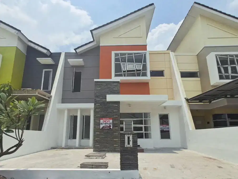 Dijual Rumah La Diva, Menganti. 2 Lantai. Sudah Renovasi sampai Belakang.
