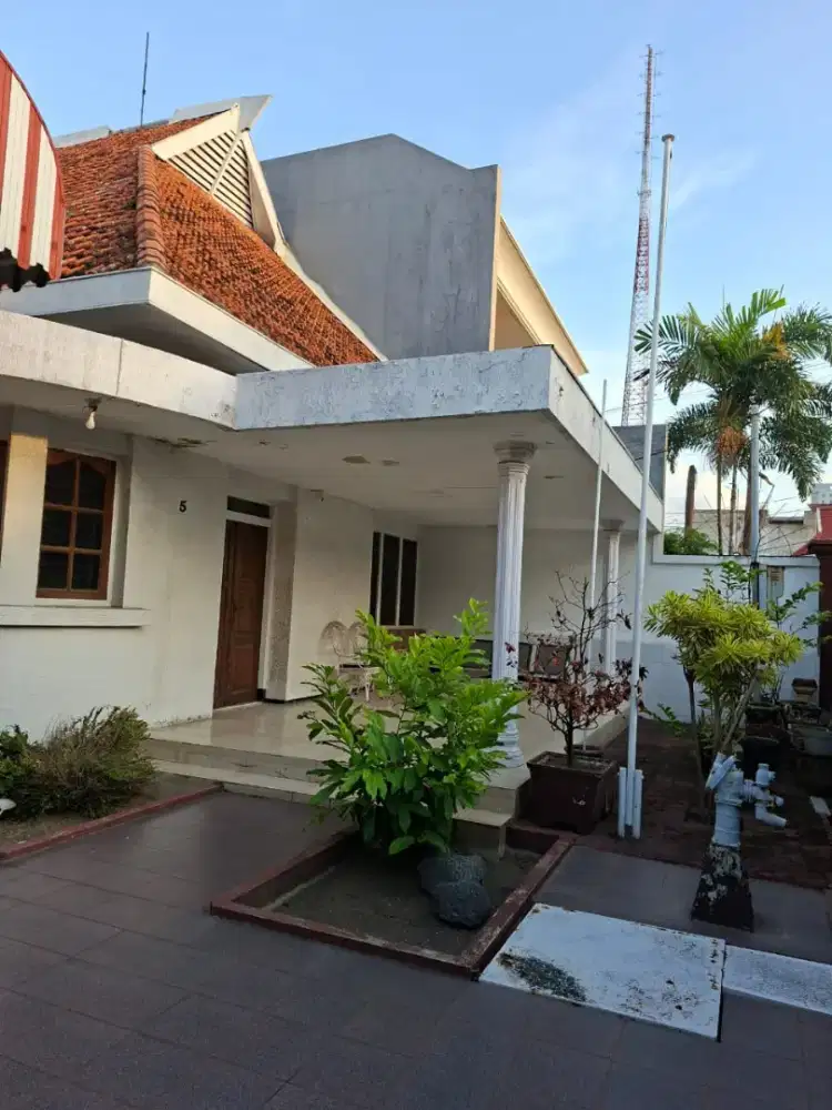 Disewakan Rumah Dekat Balai Kota Taman Aksara Surabaya