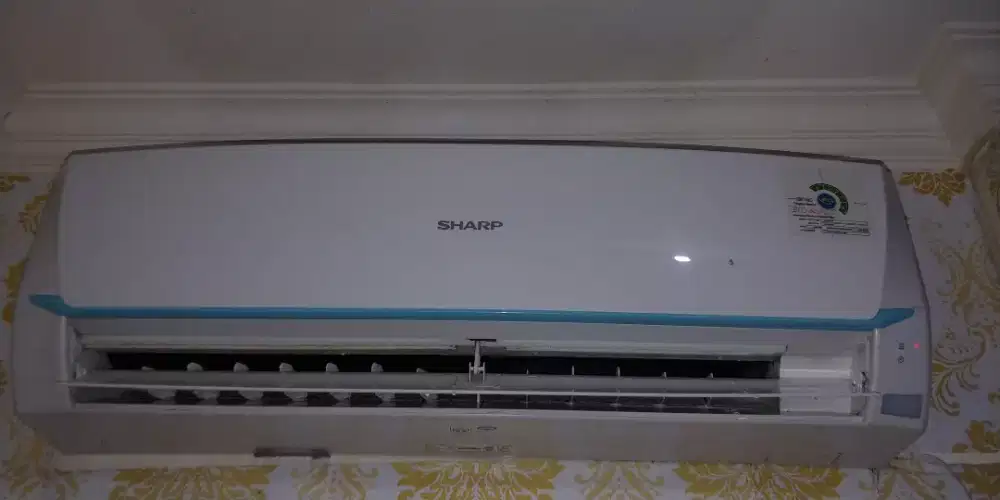 Ac sharp 1/2 pk kondisi kurang dingin ada es beku