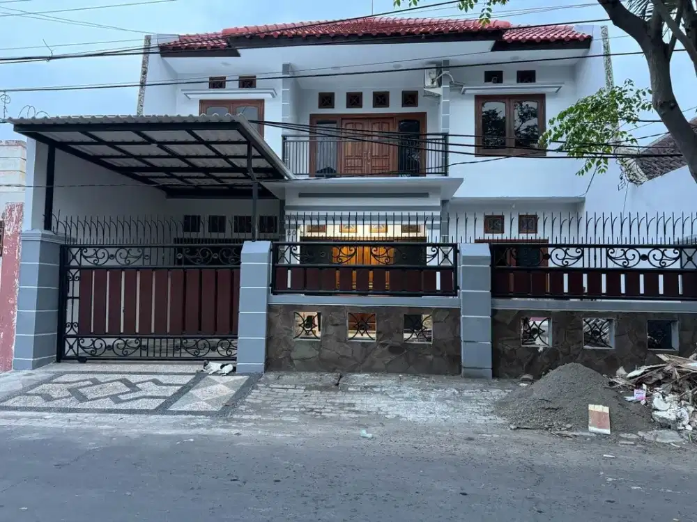 RUMAH DI BABATAN PANTAI SURABAYA , 2 LT BAGUS TERAWAT , DEKAT PAKUWON CITY DAN GALAXY MALL .