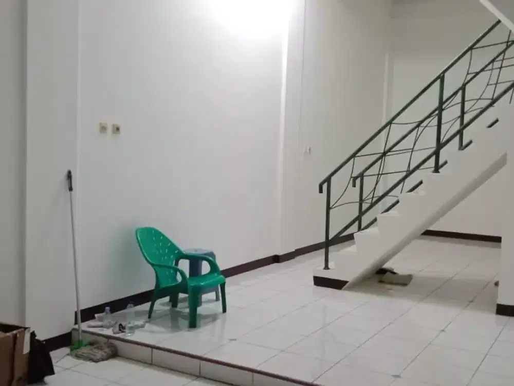 Sewa Rumah 3 Lantai di Jelambar Wijaya Kusuma Jakabar