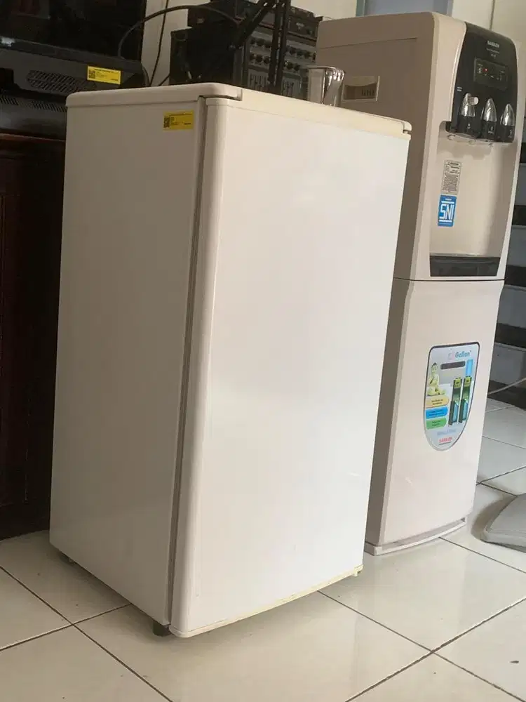 Kulkas mini ada 2 unit