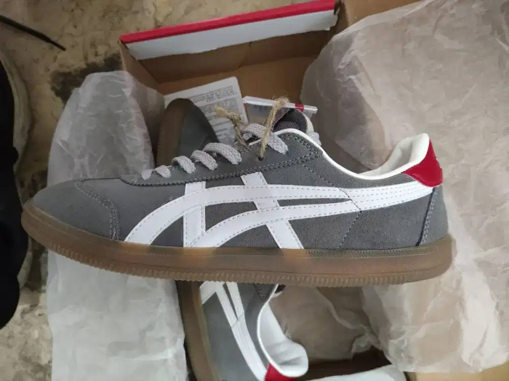 Sepatu Onitsuka Tokuten