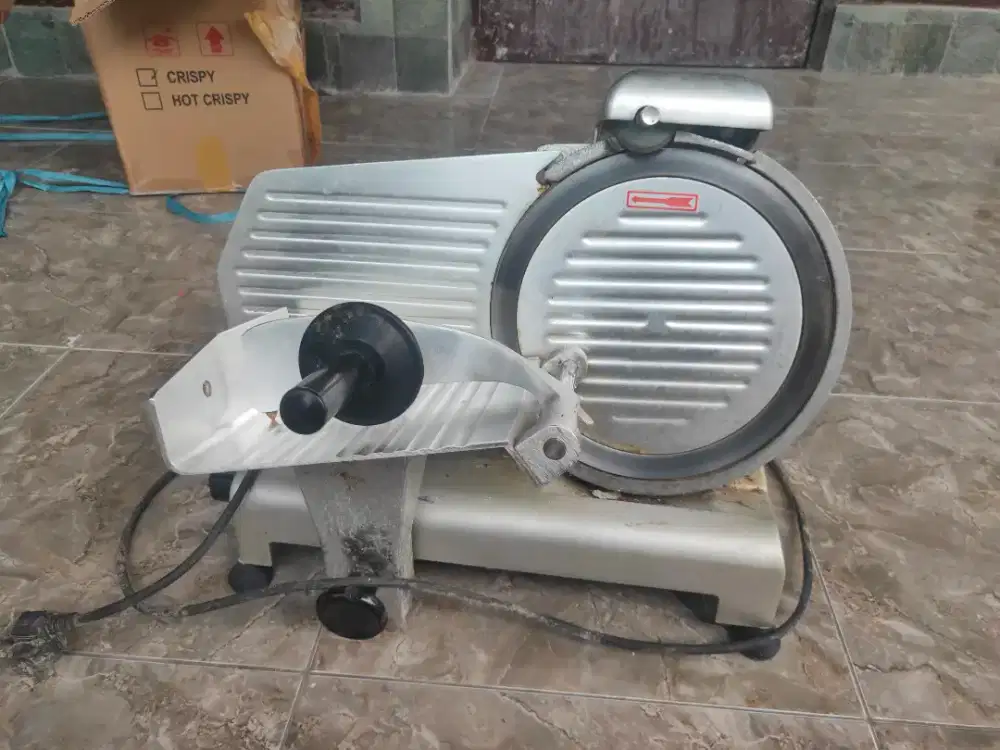 Mesin pemotong daging beku merk Guataka