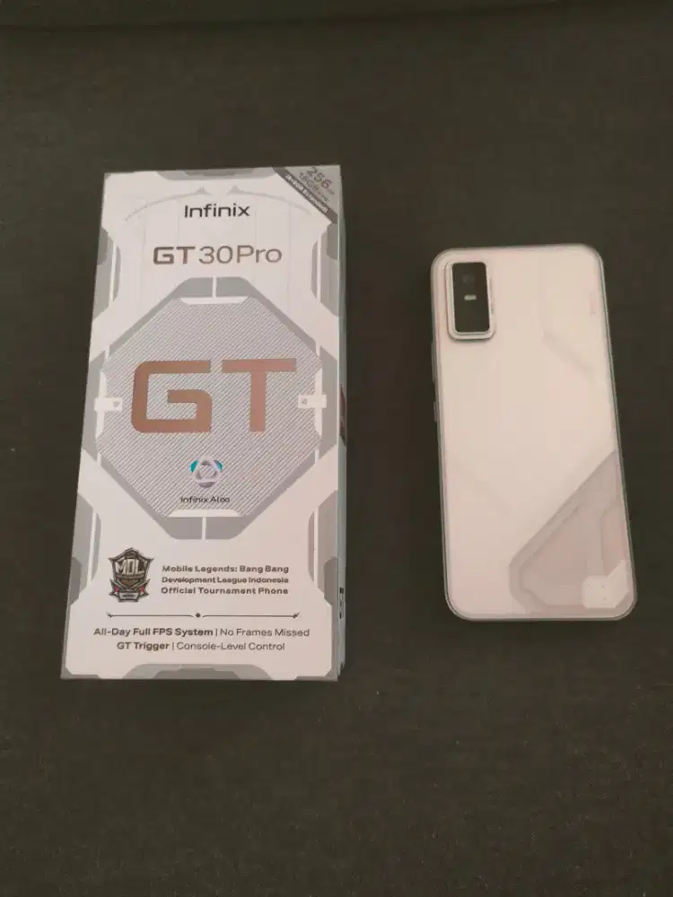 Infinix GT 30 Pro 8/256gb White Dimensity 8350 Ultimate