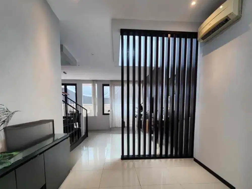 Lebar 10 Siap Huni! Jual Cepat Rumah Crystal Golf Citraland Utama - Surabaya Barat