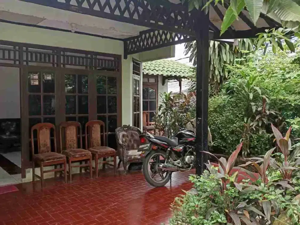DIJUAL RUMAH MURAH HOEK 2 LANTAI BEBAS BANJIR DI JALAN HAJI HARUN, PONDOK MELATI!