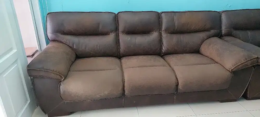 Di jual : Sofa kulit coklat Mewah dan Nyaman