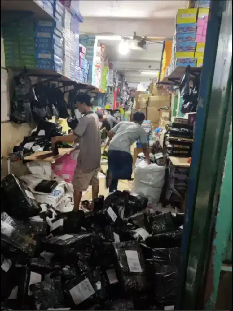 Cowok Packing barang