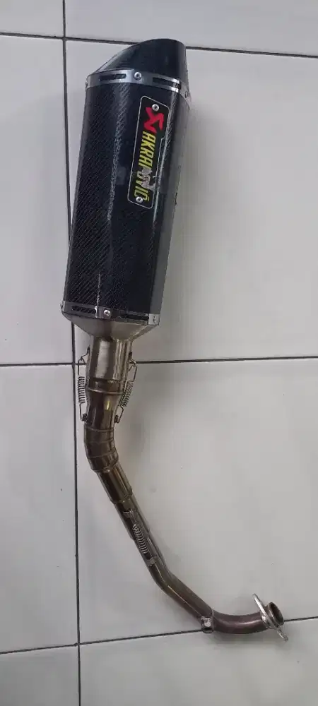 Knalpot racing akrapovic