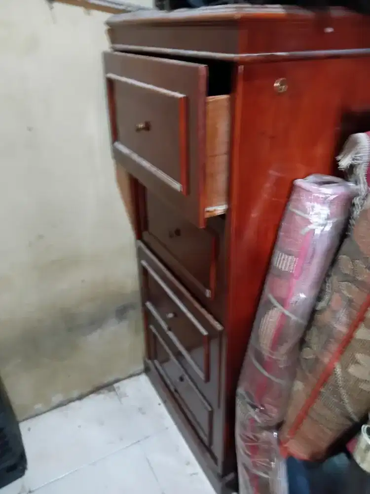 Lemari laci msh bagus