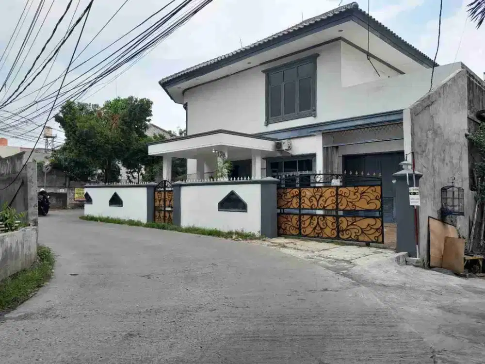 Jual Rumah Mewah di Pinggir Jalan Raya Cibubur.