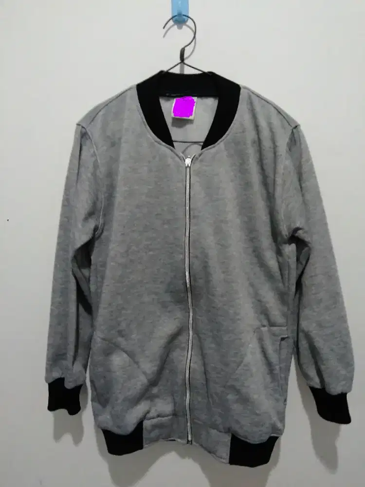 Sweater resleting warna Abu Muda - NO MINUS