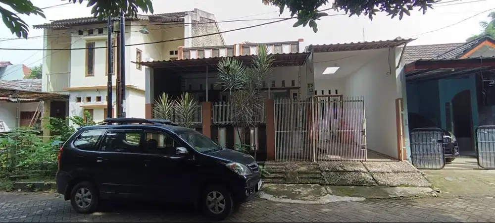 Dijual rumah murah 2 lantai 45/120 baru renov tidak banjir SHM