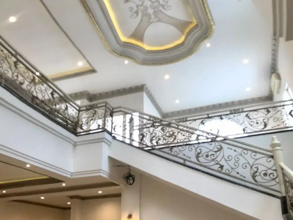 RUMAH PUSAT TENGAH KOTA SURABAYA BARU GRESS DESIGN CLASSIC