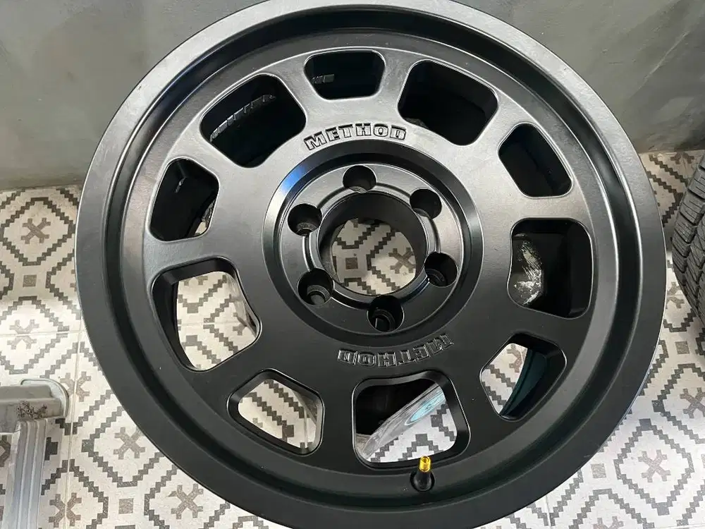 5 pcs VELG Mewah OffRoad METHOD MR705 R18