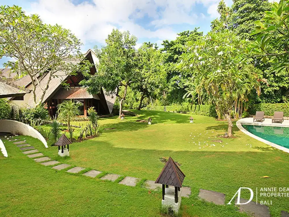 FREEHOLD MAGNIFICENT FOUR-BEDROOM VILLA IN THE HEART OF UMALAS