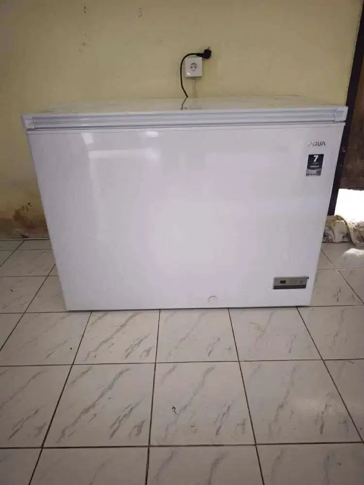 Chest freezer AQUA 306 Liter